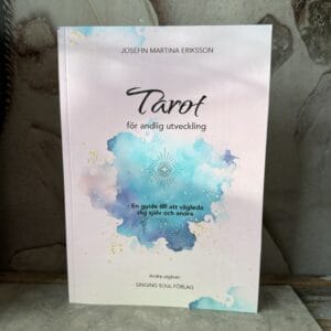 Tarot för andlig utveckling, en guide till att vägleda dig själv och andra - Josefin Martina Eriksson