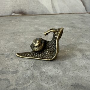 Snigel i mässing, tålamod, stillhet och naturlig rytm