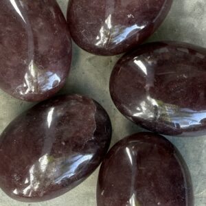 Jordgubbskvarts, jumbo palmstone