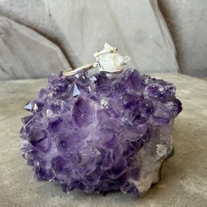 Bergkristall med aura, justerbar ring silver (D)