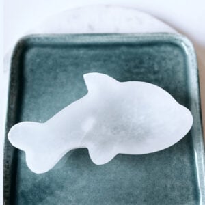 Selenit, skål i form av delfin