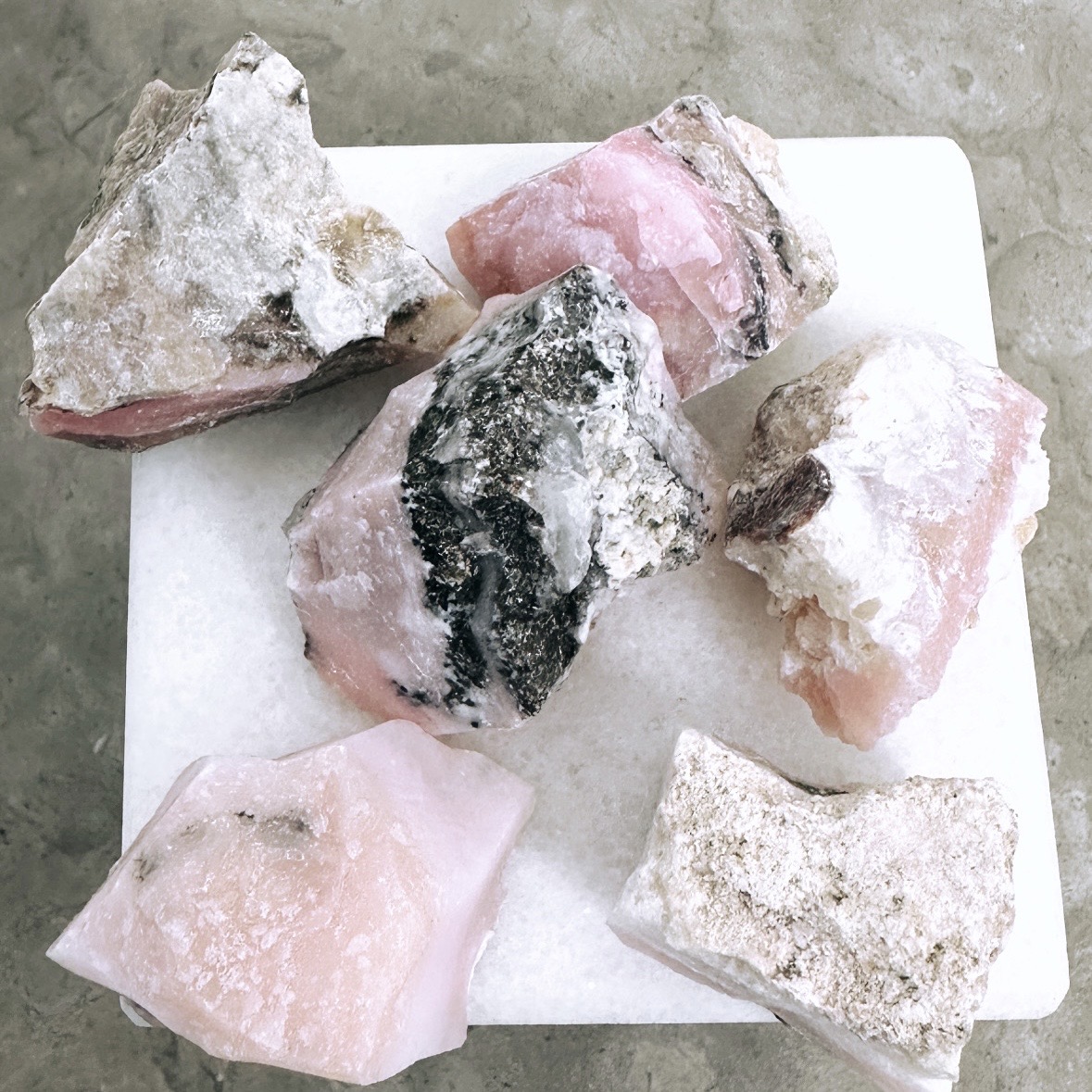 Rå rosa opal