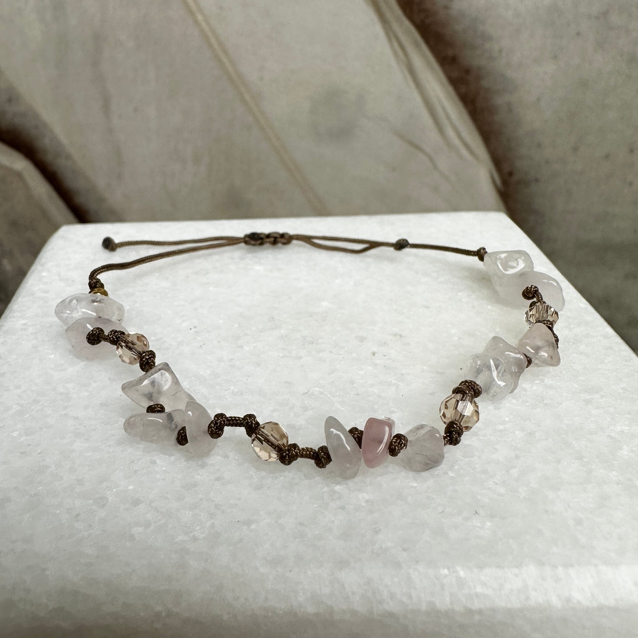 Armband med pärlor i Rosenkvarts