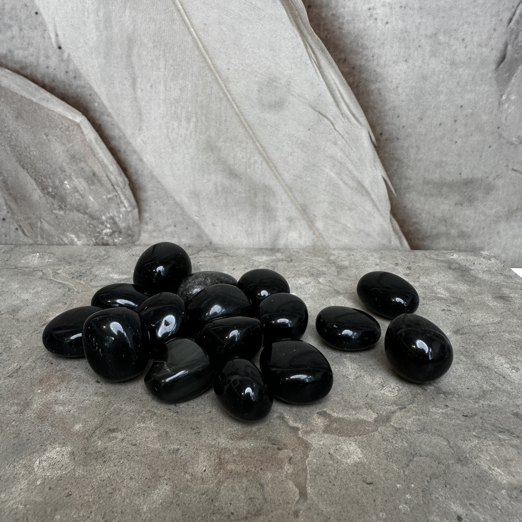 Svart Obsidian, trumlad large