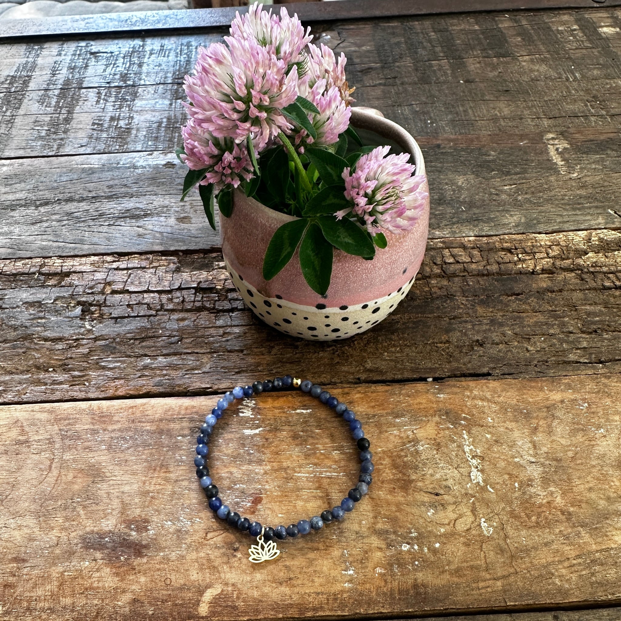 Sodalit, armband lotusblomma guld