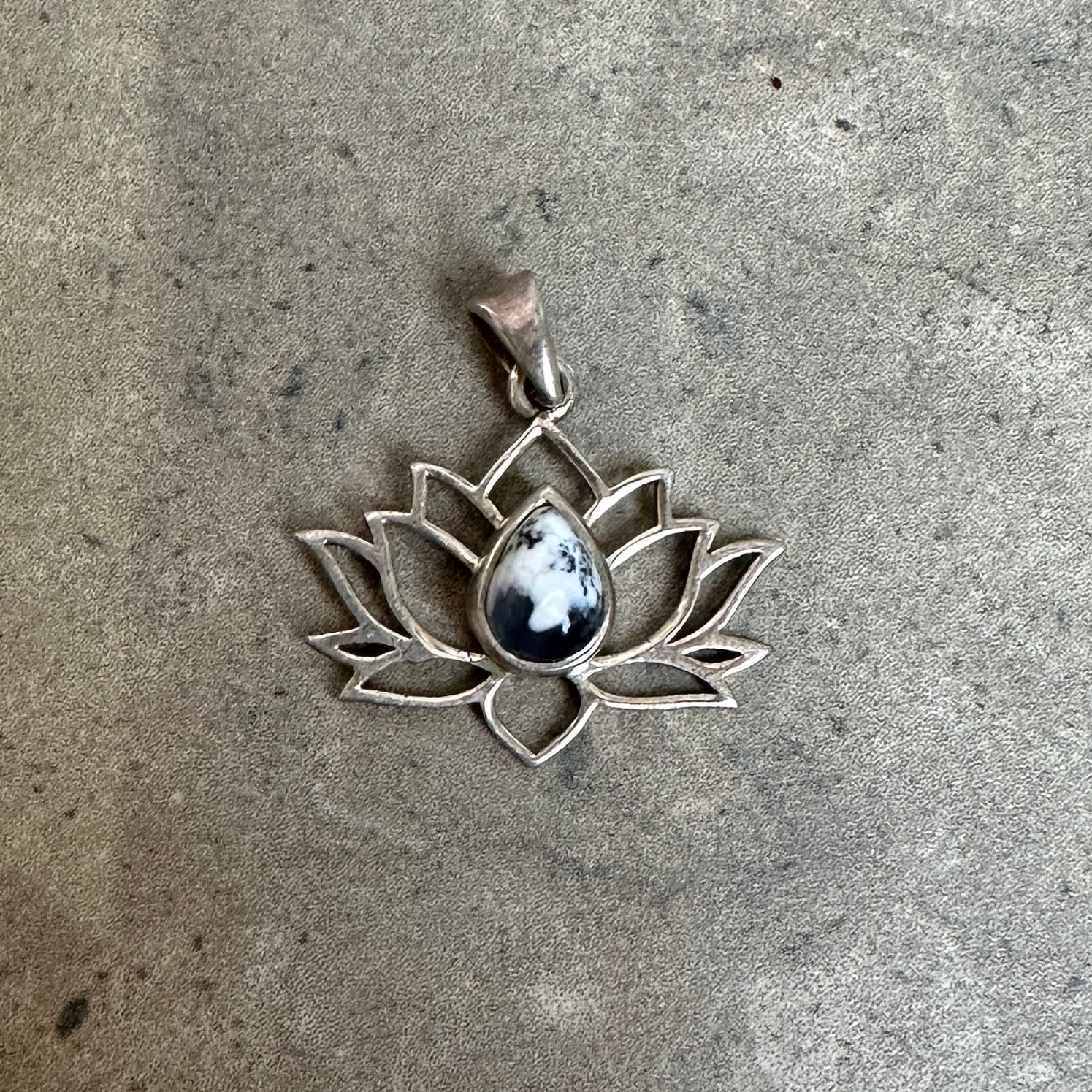 Dendritisk Opal, lotusblomma hänge silver 925