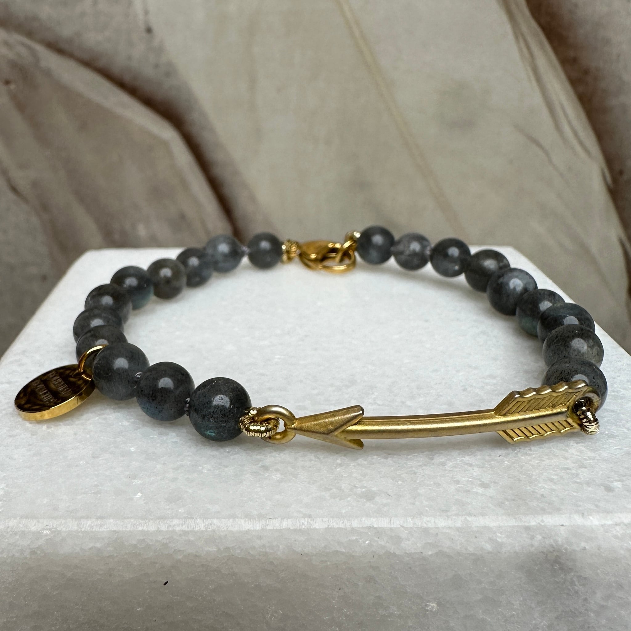 Labradorit "Arrow", armband från Bohemian Royalties