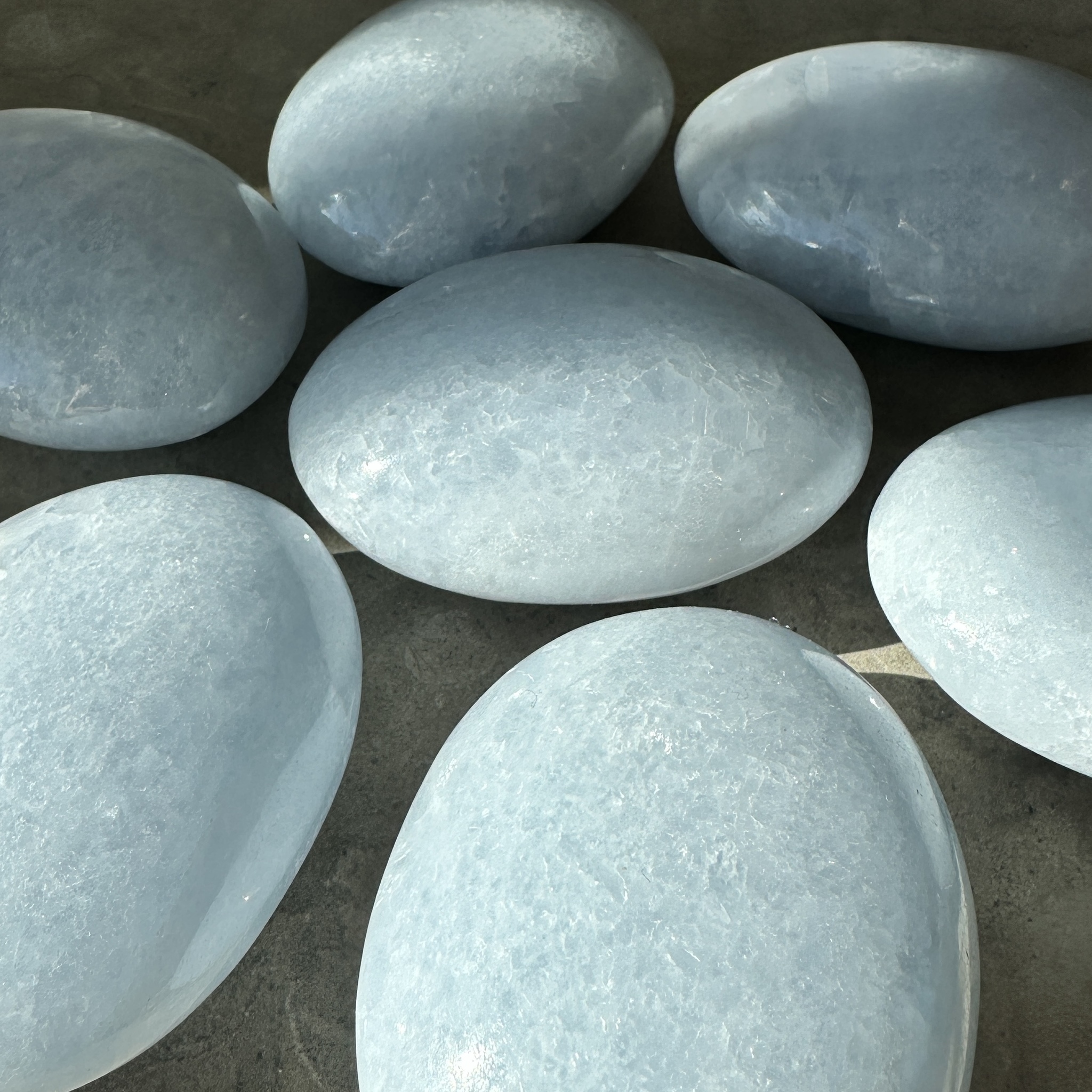 Blå kalcit, jumbo palmstone