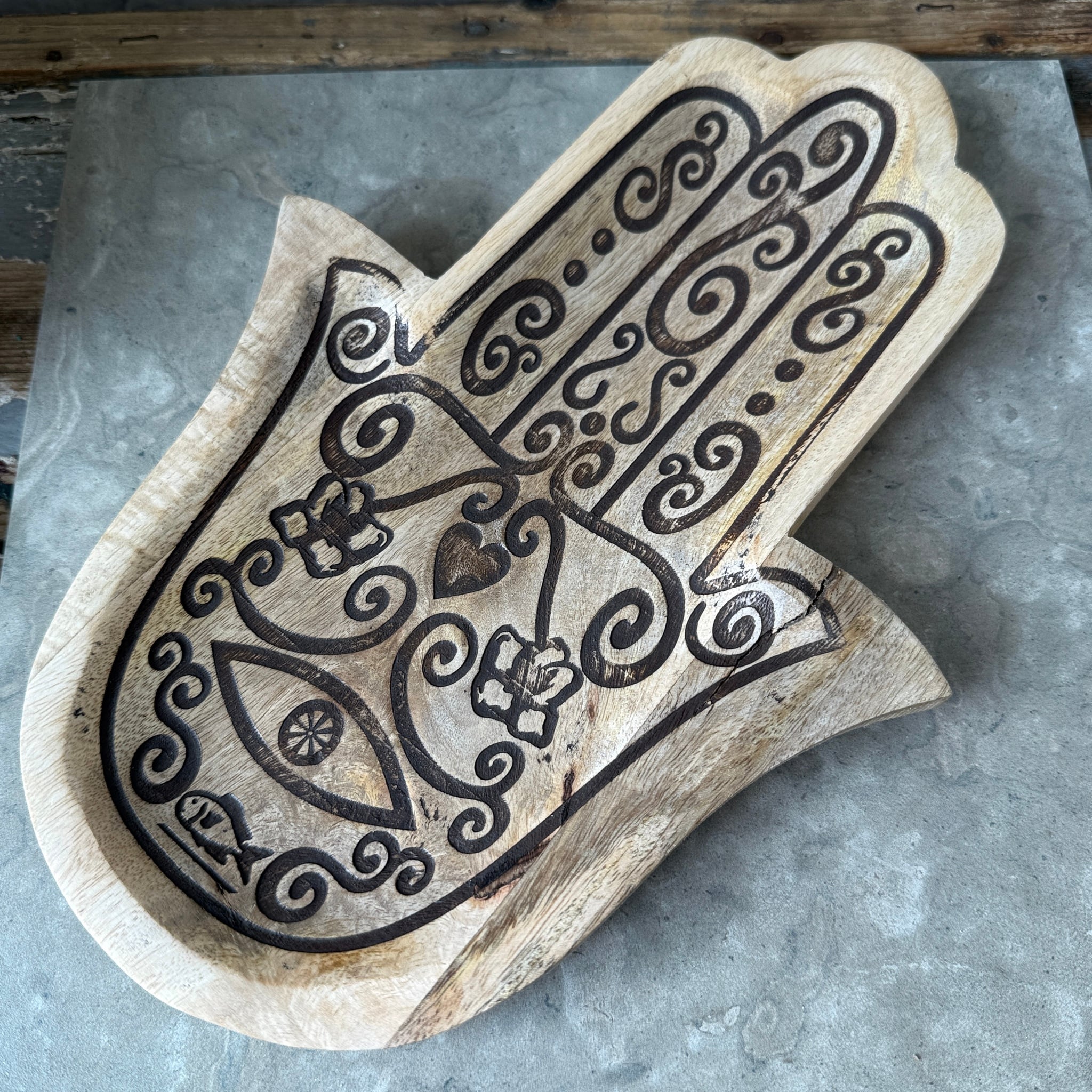Fatimas hand, fat i trä